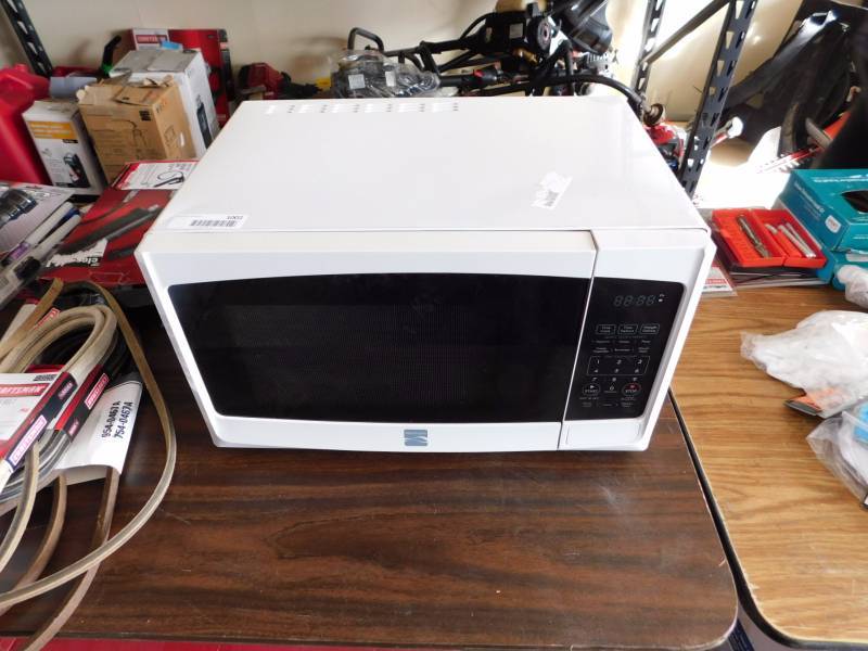 lot 1002 image: Kenmore White microwave