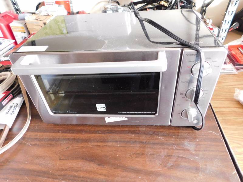 lot 1004 image: Kenmore toaster oven
