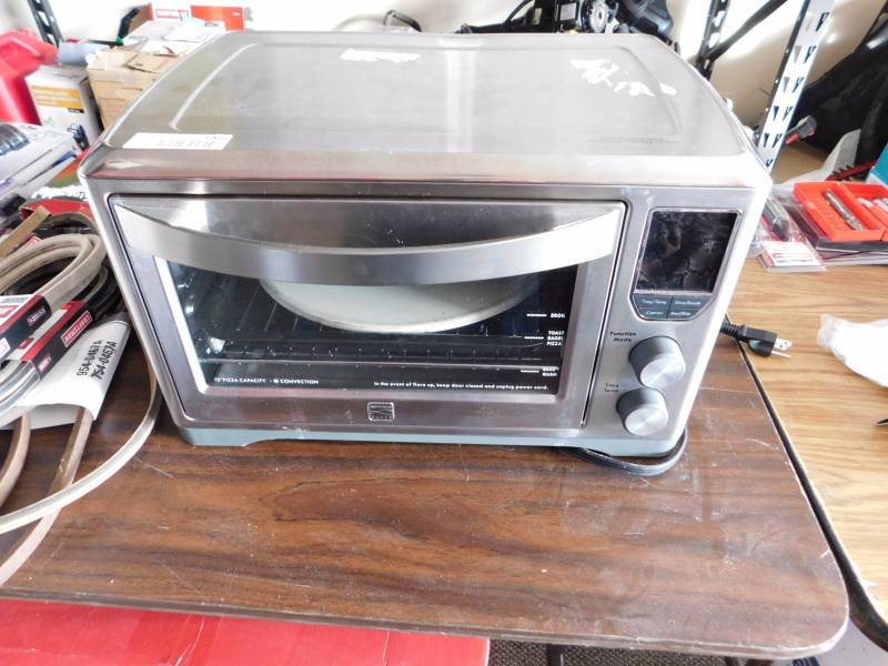 lot 1005 image: Kenmore toaster oven