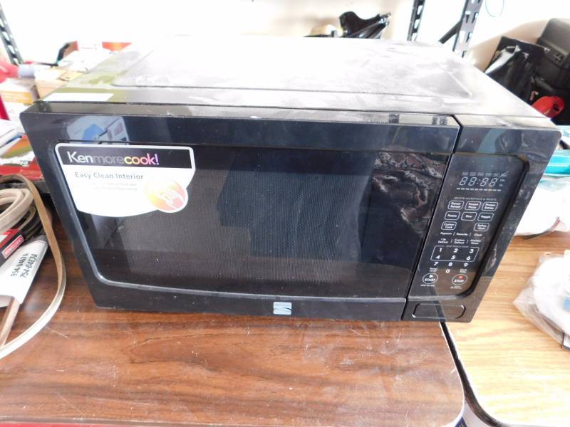 lot 1006 image: Kenmore Microwave oven