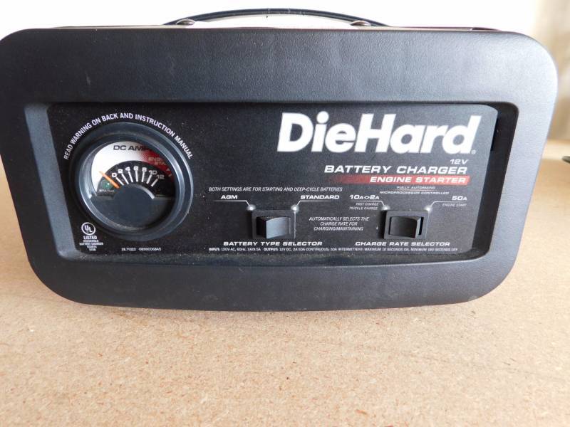 lot 1013 image: DieHard 12v battery charger