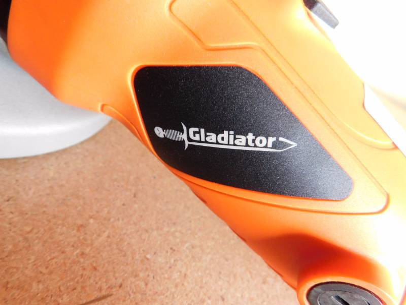 lot 1018 image: Gladiator 4 12 grinder