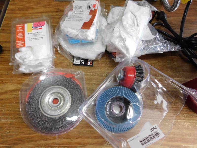 lot 1044 image: grinder wheel-cloth bonnet-wire brush lot