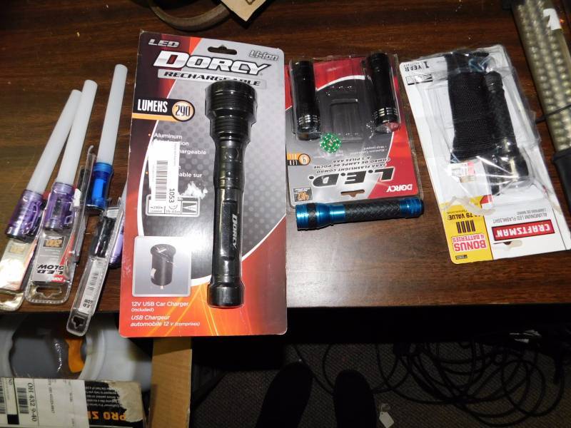 lot 1053 image: Flashlight lot  LED and Craftsman