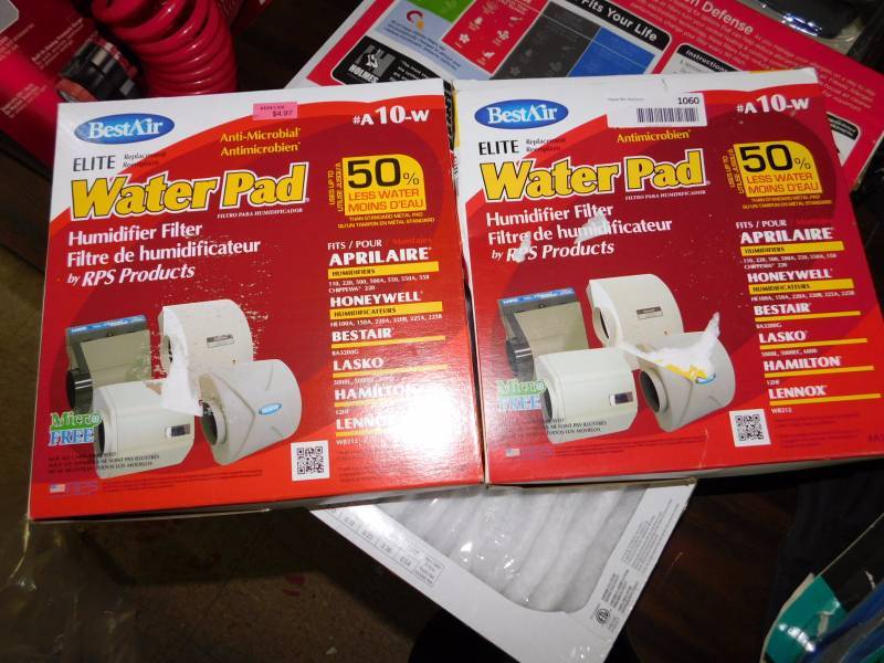 lot 1060 image: Lot of water pad humidifiers