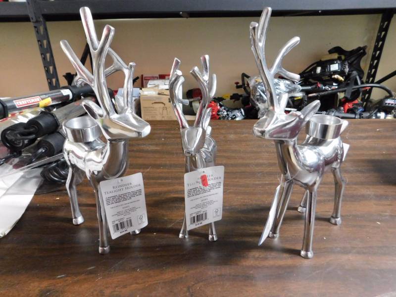 lot 1063 image: 3 Silver deer