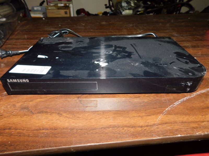 lot 1066 image: Samsung DVD Blueray DVD player