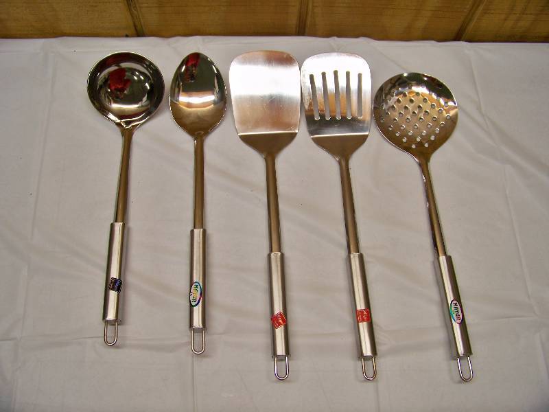 lot 19 image: 5 Piece Mayur Stainless Steel Kitchen Tools Gadgets