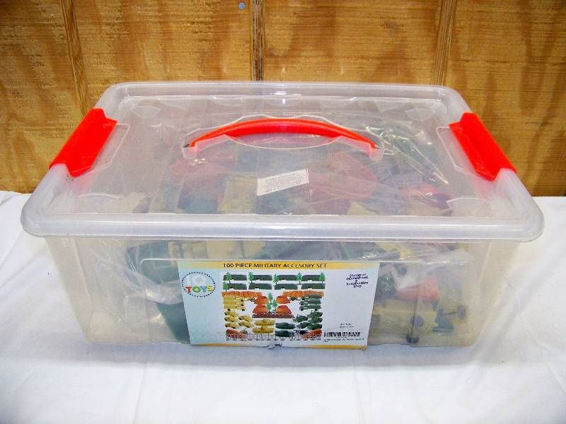 lot 40 image: IQ Toys 100 Piece Military Accessory Set