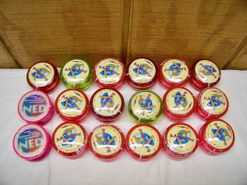 lot 43 image: 18 Yo-Yos