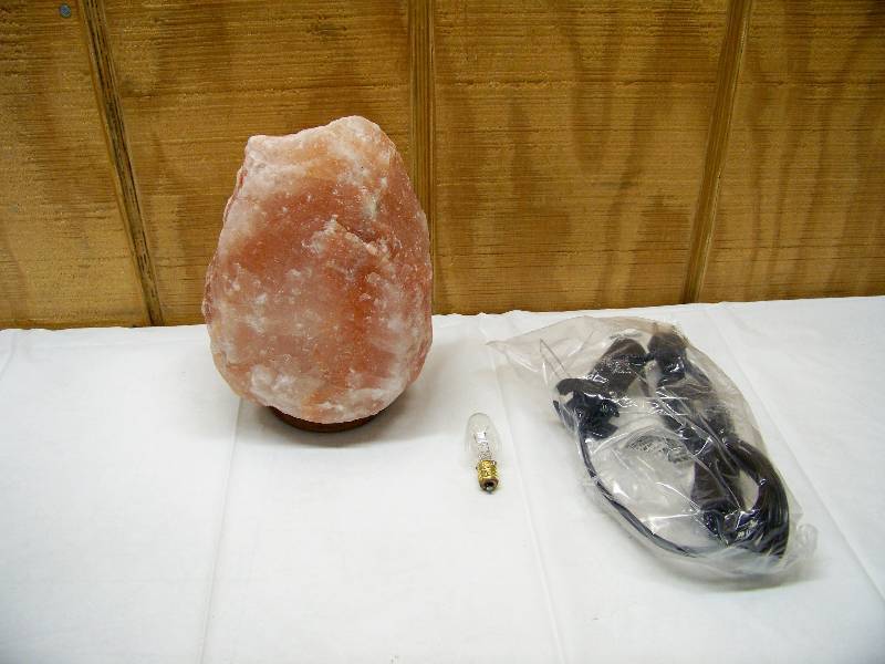 lot 49 image: Himalayan Salt Lamp