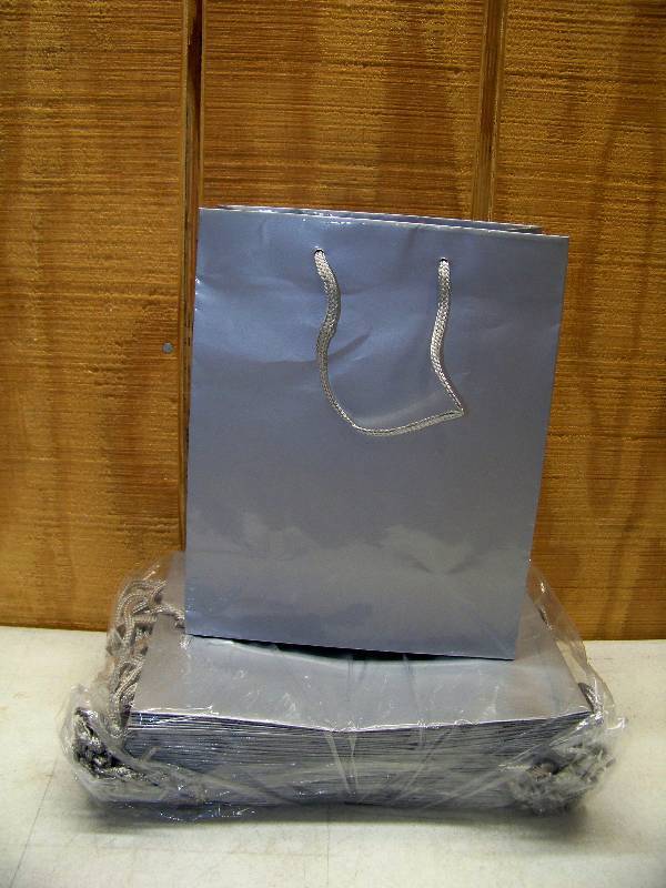 lot 110 image: 25 Gift Bags