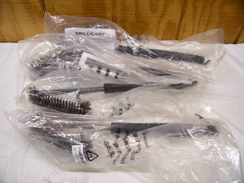 lot 138 image: 4 Grill Chief Grill Brushes