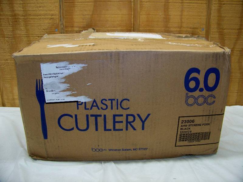 lot 151 image: 1000 Black Plastic Forks