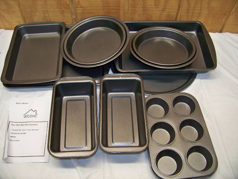 lot 152 image: Alcove 12 Piece Nonstick Bakeware Set