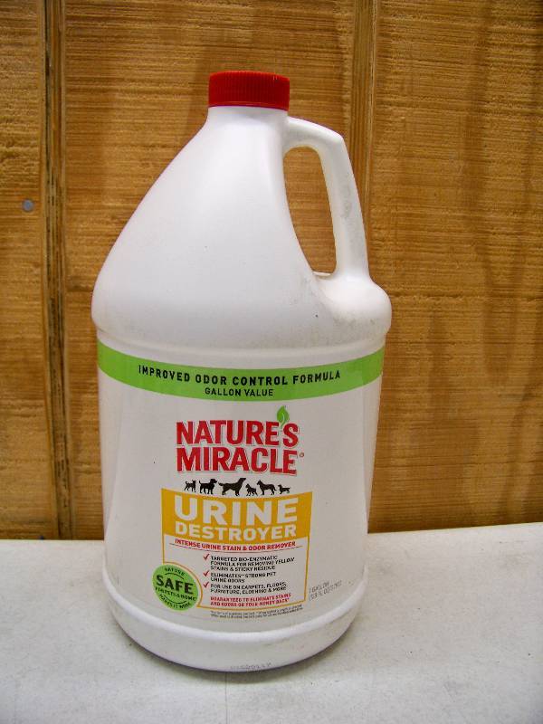 lot 174 image: Gallon Natures Miracle Urine Destroyer