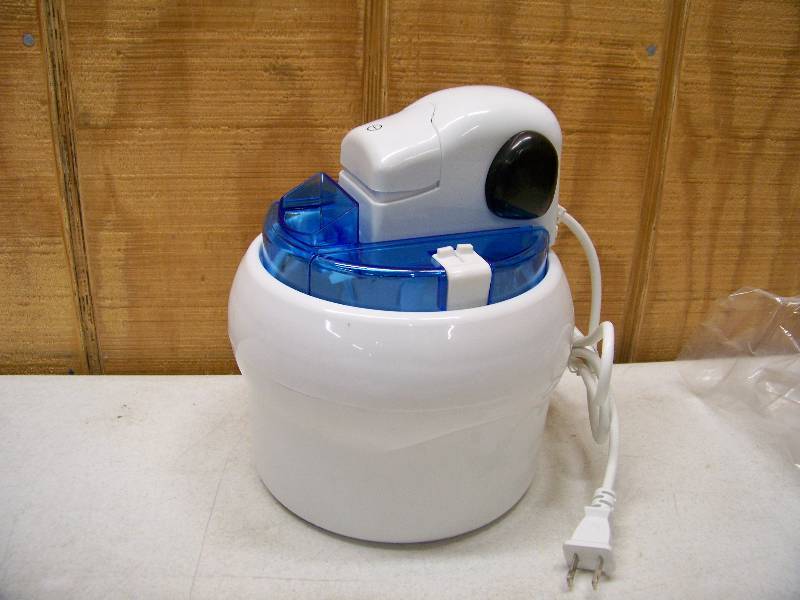 lot 157 image: Chef Buddy 1 Quart Ice Cream and Sorbet Maker