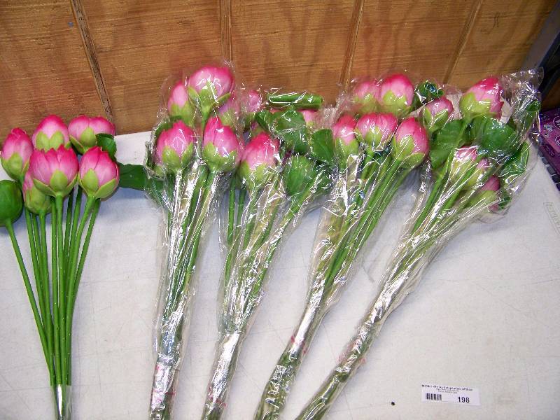 lot 198 image: 5 Bundles Artificial Lotus Flowers
