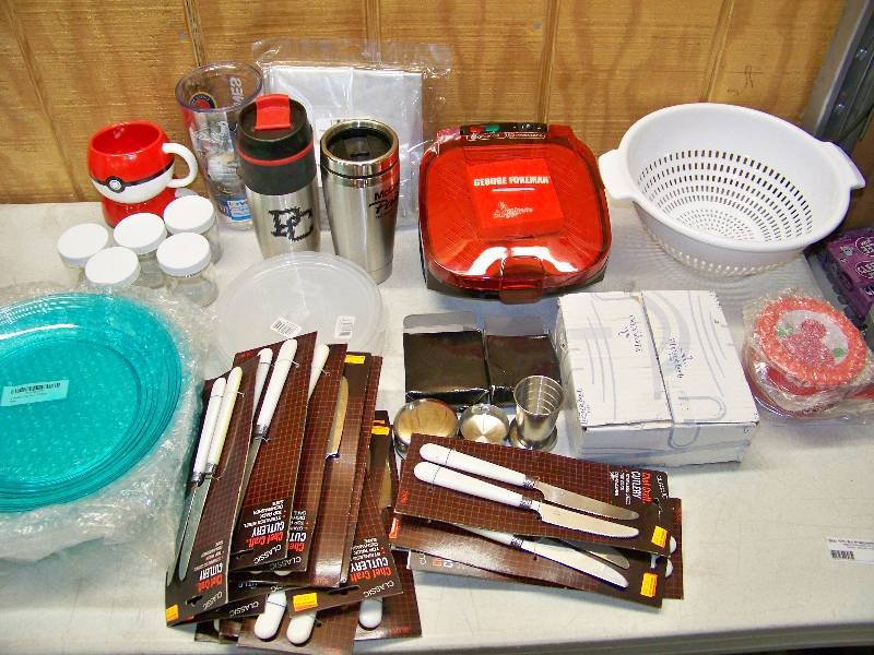 lot 246 image: Kitchen Items