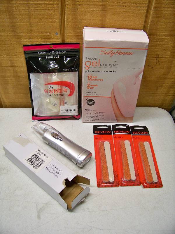 lot 249 image: Manicure