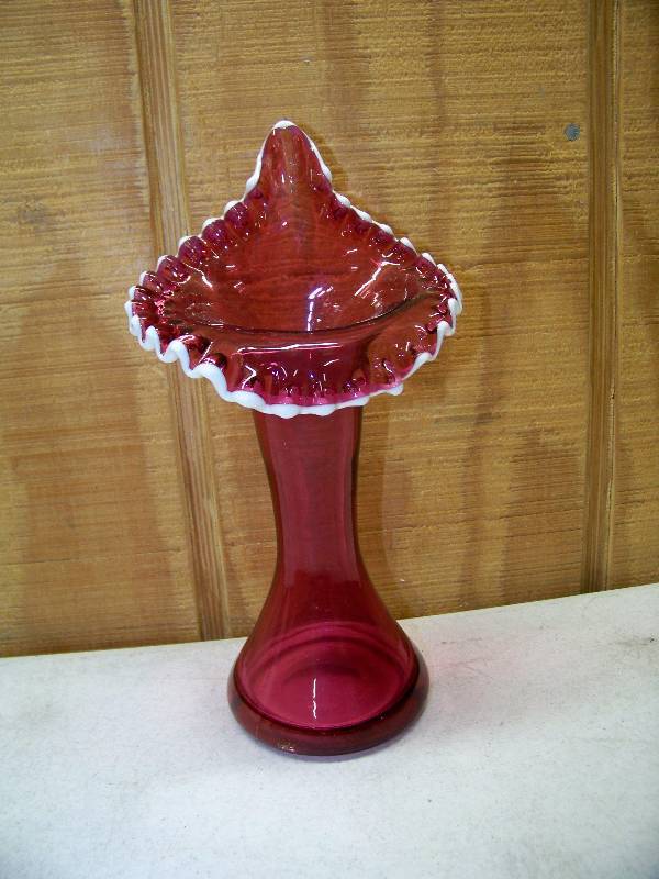 lot 250 image: Pink Ruffle Edge Vase