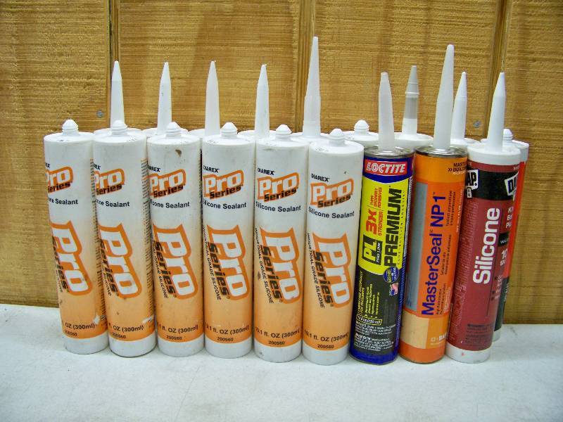 lot 259 image: 18 Tubes of Silicone and Caulk