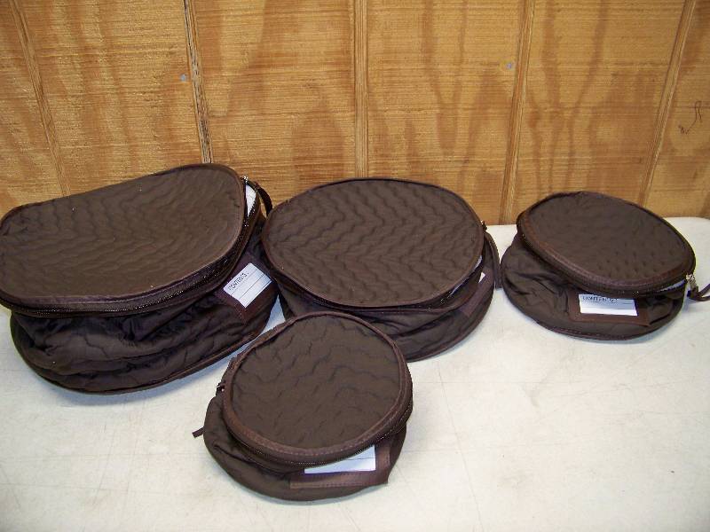 lot 356 image: 4 Piece Microfiber Dish Pack Set for Plates