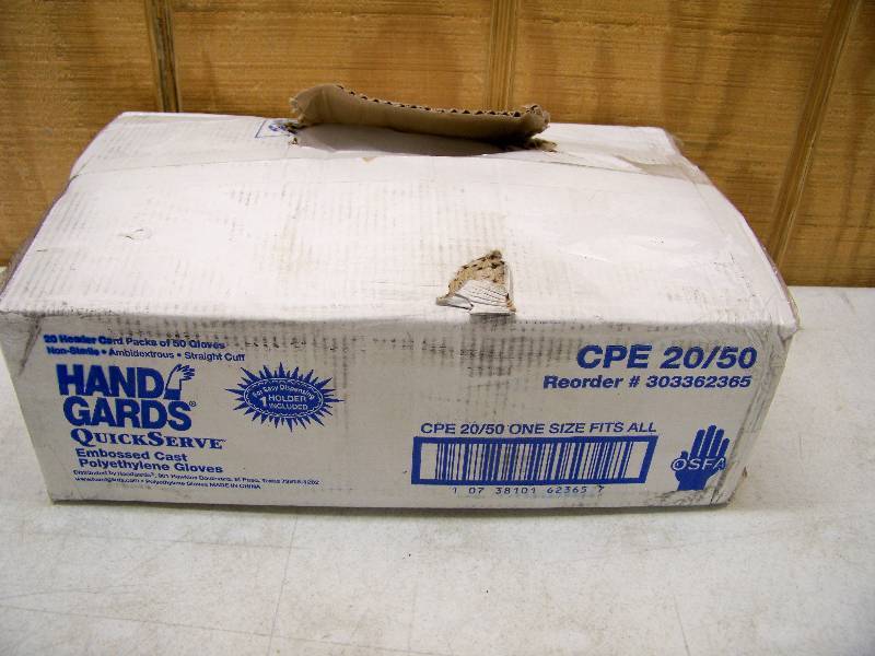 lot 360 image: 1000 Hand Gards Quick Serve Emboxxed Cast Polyethylene Gloves