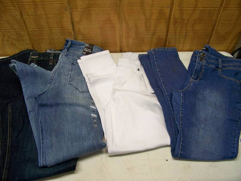 lot 353 image: 4 Pairs of Jeans