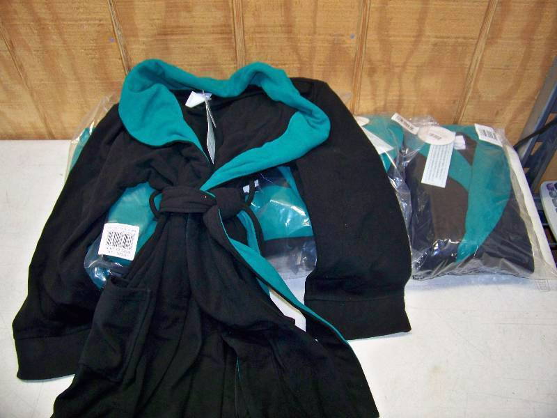 lot 355 image: 6 Circo Youth Robes