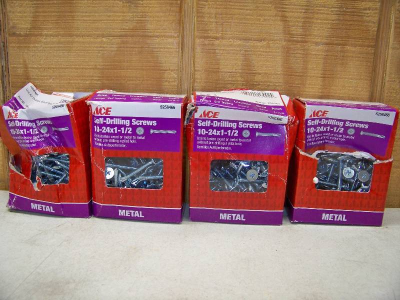 lot 371 image: 4 Boxes Self Drilling Screws