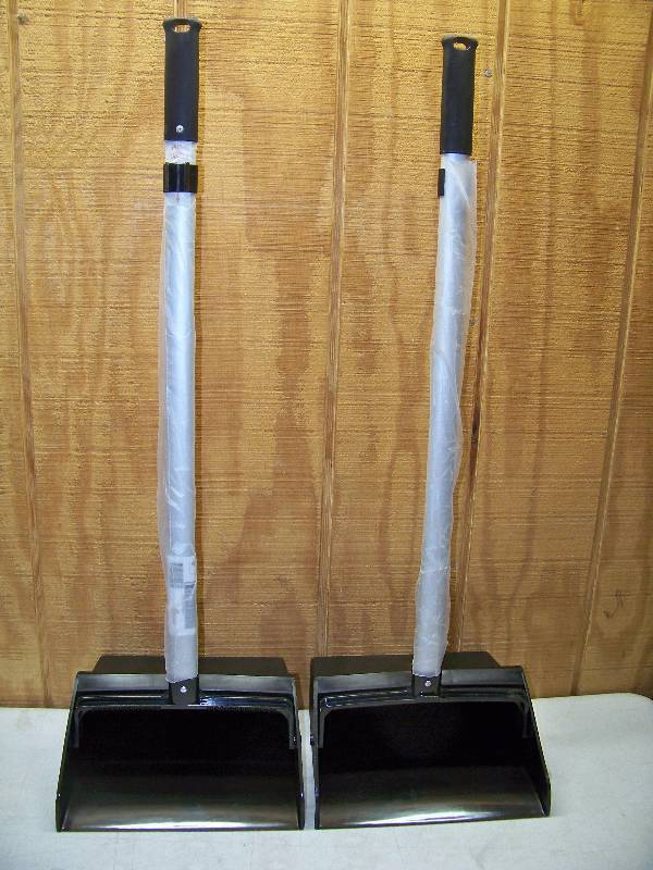 lot 410 image: 2 Skilcraft Aluminum Handle Lobby Dust Pan