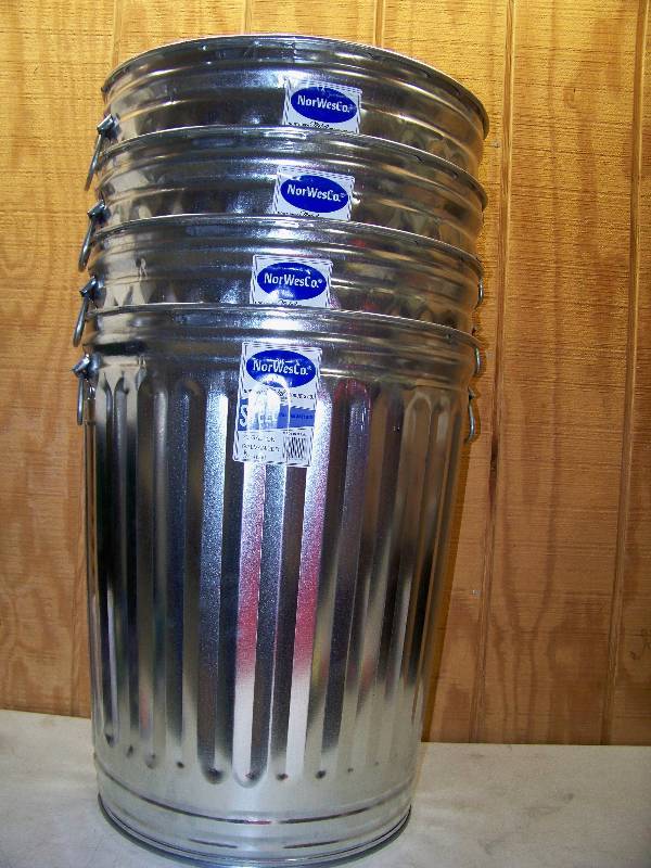 lot 432 image: 4 Norwesco Galvenized Steel Trash Cans