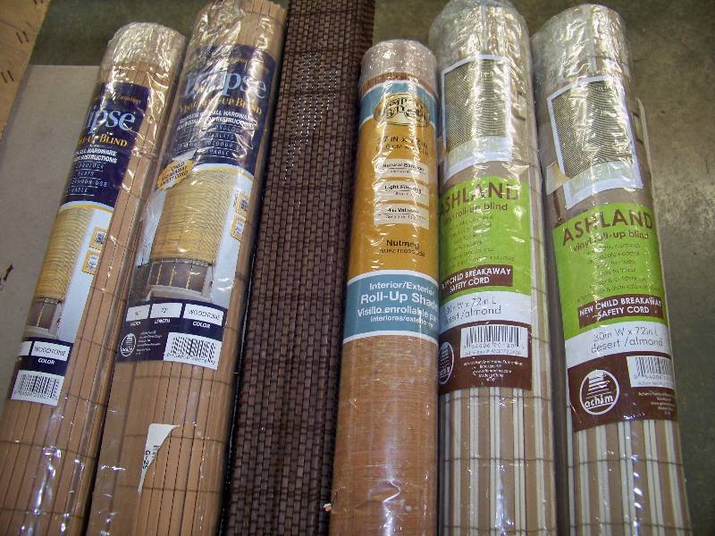 lot 452 image: 6 Roll up Shades