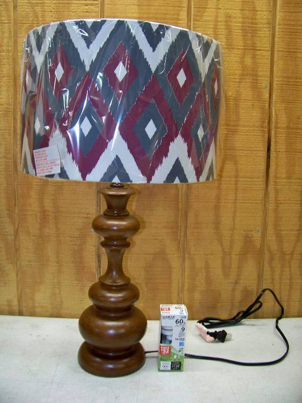 lot 413 image: 2 Table Lamps