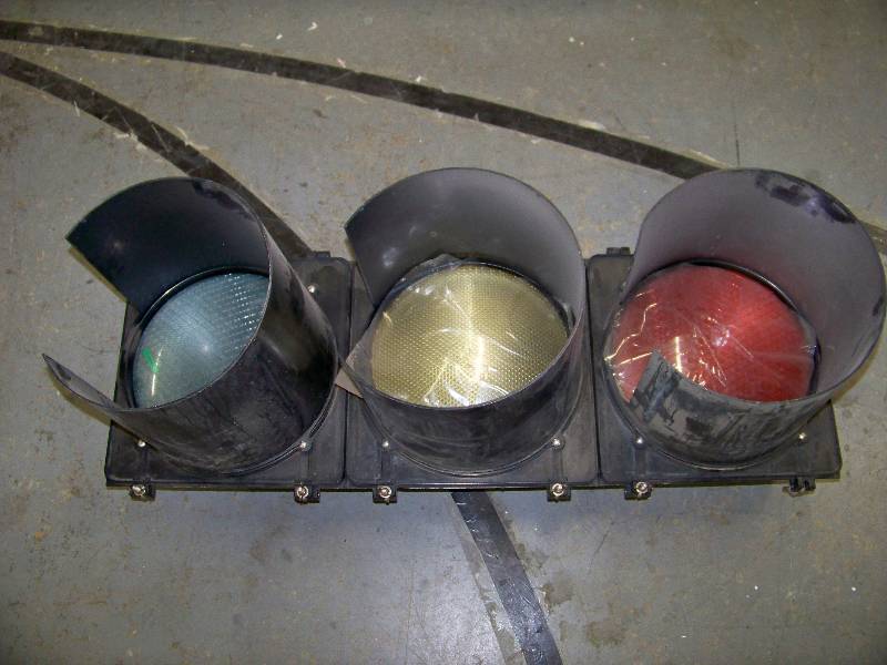 lot 497 image: Full Size LED Traffic Light Stop Light