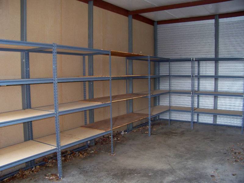 lot 500 image: Lot of Shelving