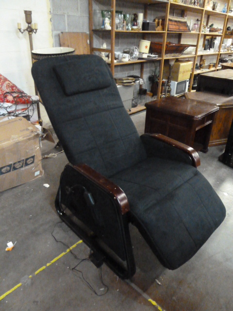lot 22 image: ZERO-GRAVITY CHAIR with heat and massage SEE PICS FOR CONDITIONS