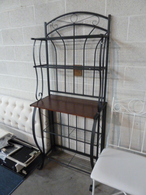 lot 21 image: BAKERS RACK