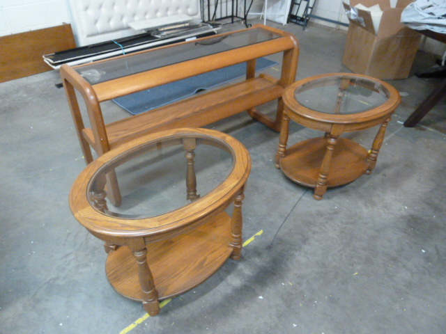 lot 19 image: LOT OF OAK TABLES - SOFA TABLE & TWO SIDE TABLES