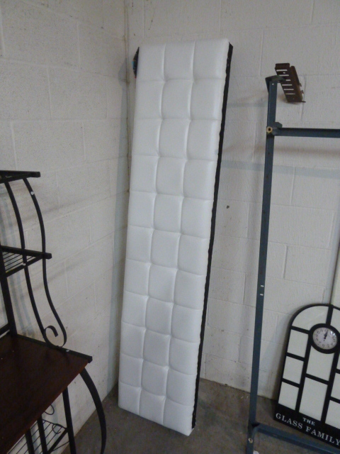 lot 248 image: BRAND NEW TUFTED WHITE KING SIZE FOOTBOARD
