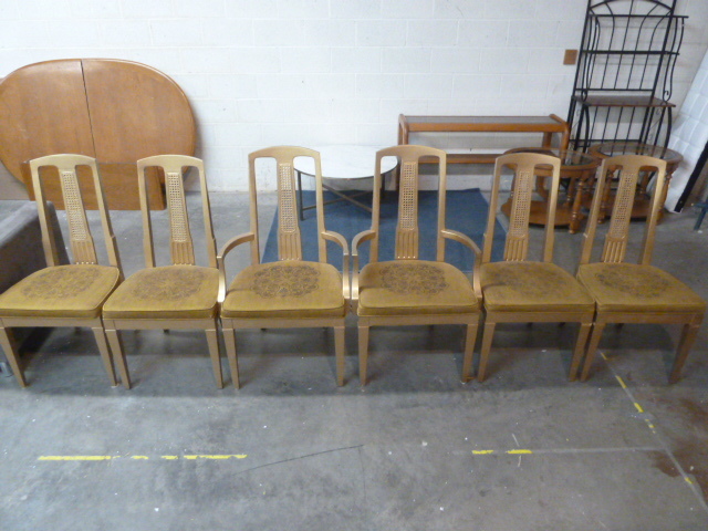 lot 17 image: SET OF 6 MATCHING DINING CHAIRS