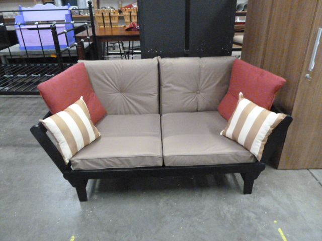 lot 15 image: FUTON
