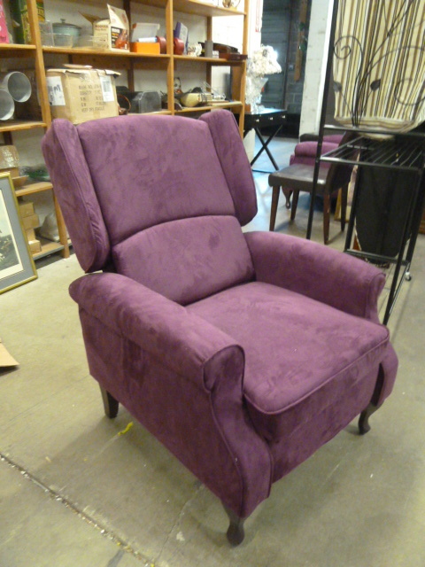 lot 12 image: PURPLE WINGBACK RECLINER