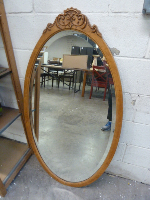 lot 7 image: LARGE ANTIQUE OVAL MIRROR