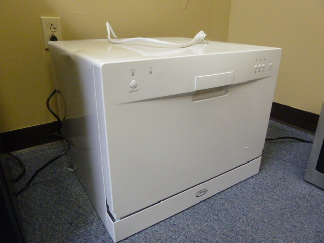 lot 2 image: GINNYS COUNTERTOP DISHWASHER