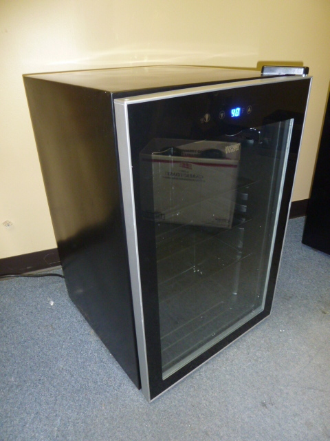 lot 3 image: BRAND NEW BEVERAGE & WINE CENTER