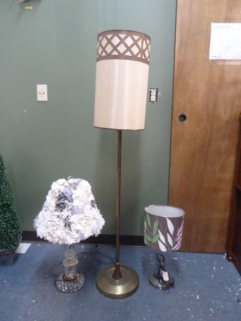 lot 209 image: LOT OF LAMPS