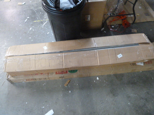 lot 1010 image: QUEEN SIZE BED SIDE RAILS & SLATS