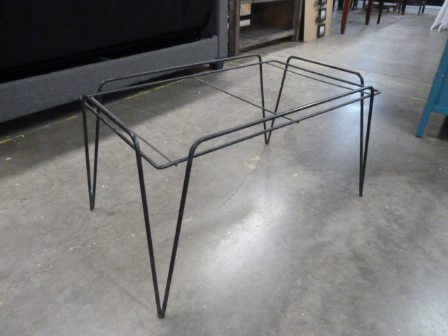 lot 40 image: VINTAGE METAL TABLE BASE HAIRPIN STYLE LEGS ON THIS PIECE